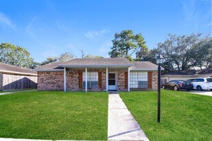 946 Beachcomber Ln in Houston, TX - Building Photo