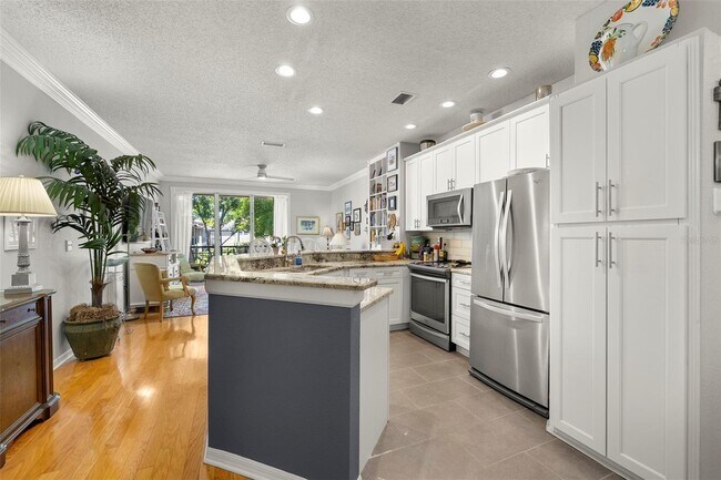 910 Normandy Trace Rd in Tampa, FL - Building Photo - Building Photo