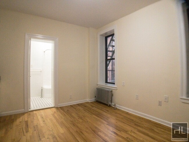 WEST 72 STREET in New York, NY - Building Photo - Building Photo