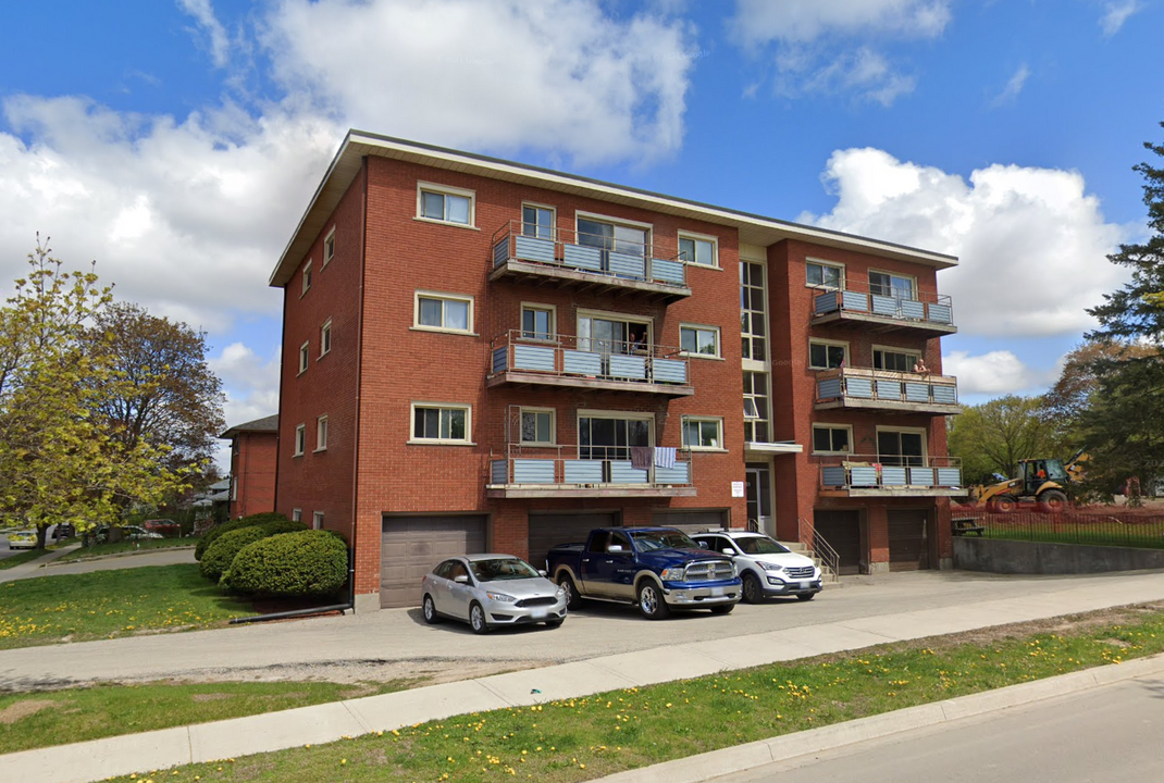 151 Siebert Av in Kitchener, ON - Building Photo