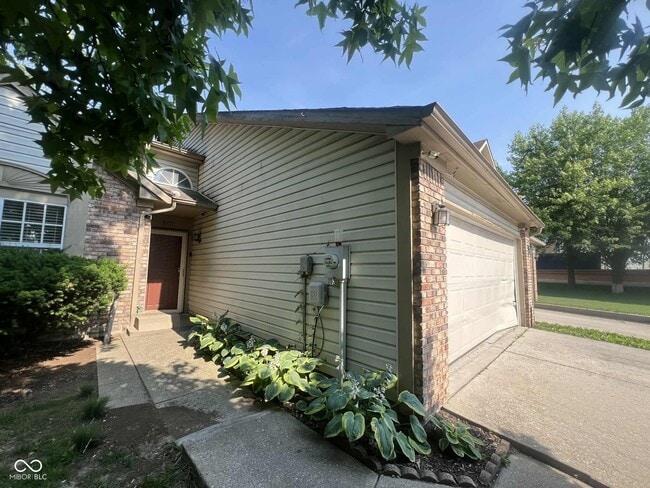 4151 Luxembourg Cir E in Indianapolis, IN - Building Photo - Building Photo
