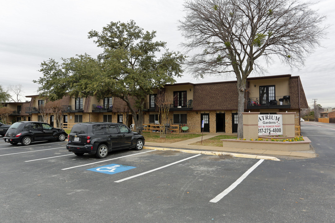 Atrium Gardens in Arlington, TX - Foto de edificio