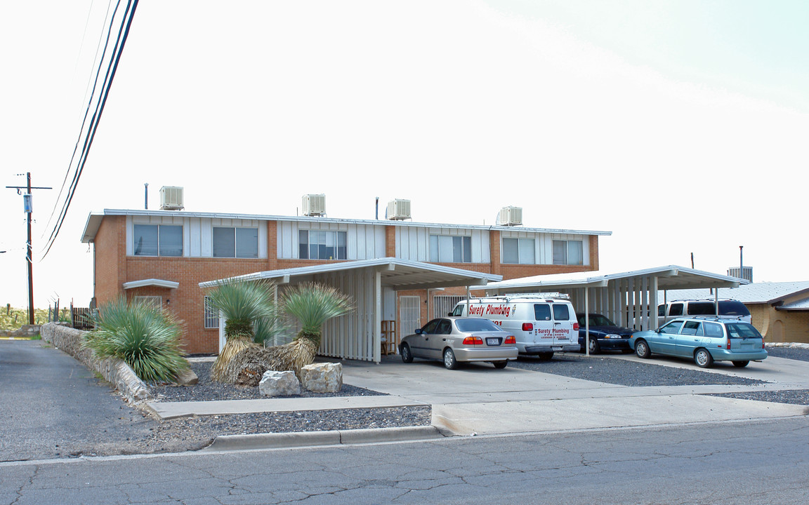 5229 Carousel Dr in El Paso, TX - Building Photo