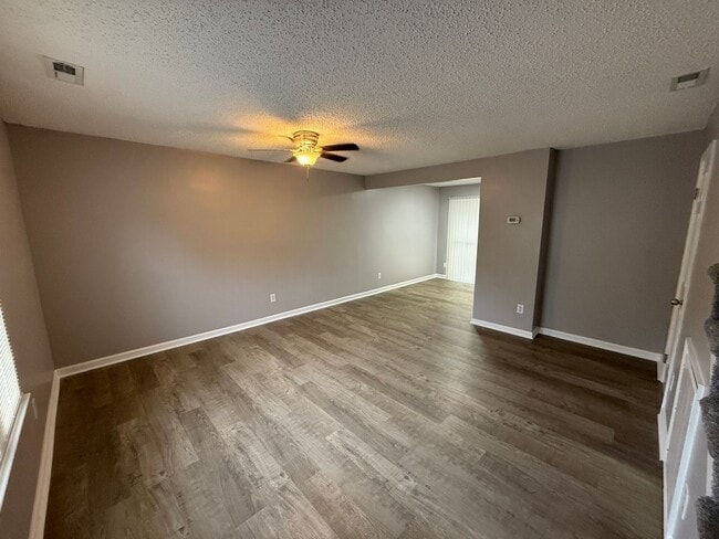 906 Seabreeze Ct in Chesapeake, VA - Building Photo - Building Photo