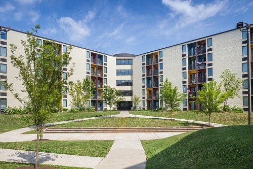 1100 Studio Apartments in Knoxville, TN - Building Photo - Building Photo