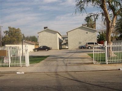 2030 Kentucky St in Bakersfield, CA - Building Photo