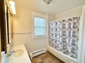 118 Main St, Unit 118 B in Kingston, PA - Foto de edificio - Building Photo