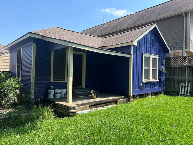 property at 5122 Larkin St