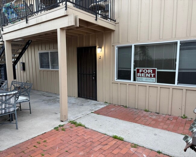 1220 Pacific Beach Dr in San Diego, CA - Foto de edificio - Building Photo