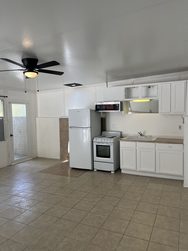 2334 Wilshire St, Unit Apartment in Riverside, CA - Foto de edificio - Building Photo