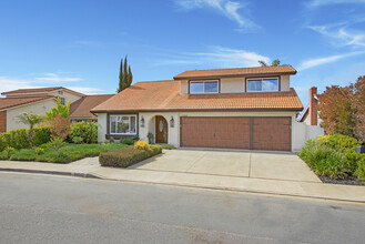 26542 Valpariso Dr in Mission Viejo, CA - Foto de edificio - Building Photo