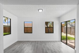 23089 SW 55th Ave in Boca Raton, FL - Building Photo - Building Photo