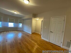 995 Dorchester Ave, Unit 2 in Boston, MA - Building Photo - Building Photo