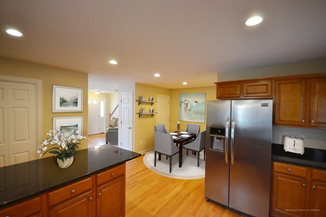 860 Temple St, Unit A3