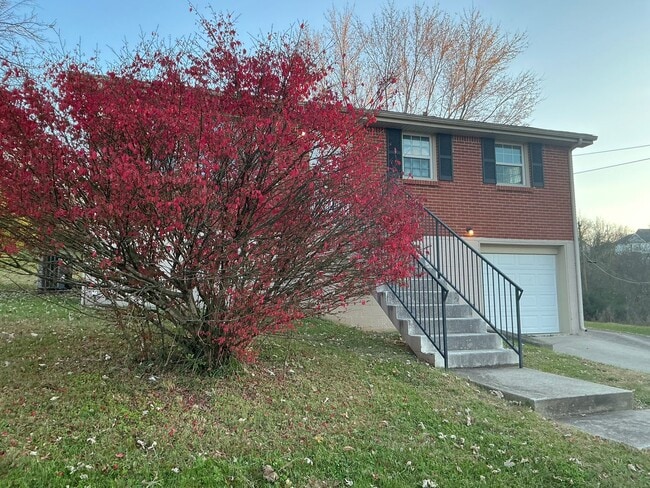 220 Crossland Ave in Clarksville, TN - Building Photo - Building Photo