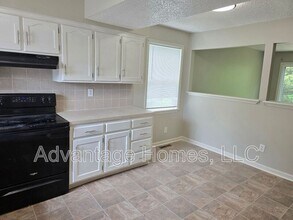 7838 W 61st Terrace in Overland Park, KS - Building Photo - Building Photo