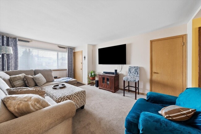 5506 W Oklahoma Ave, Unit Apt 2 in Milwaukee, WI - Foto de edificio - Building Photo