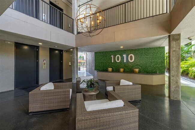 1010 Central Ave in St. Petersburg, FL - Building Photo - Building Photo