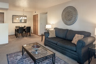 Covington Square in Valparaiso, IN - Building Photo