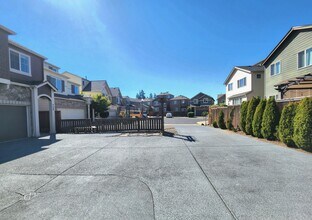 730 SW 207th Pl in Beaverton, OR - Building Photo - Building Photo