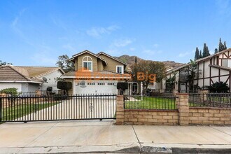 12025 Weeping Willow Ln in Fontana, CA - Building Photo - Building Photo