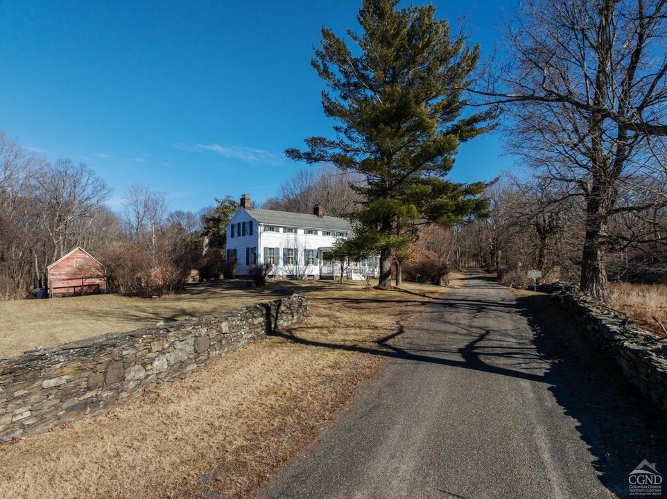 5 Fulton Homestead Rd in Red Hook, NY - Building Photo