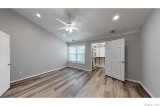 128 Overlook Dr in Farmingville, NY - Building Photo - Building Photo