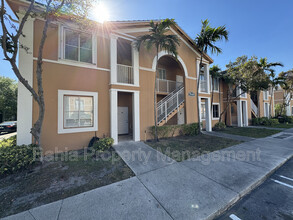 7040 NW 177th St in Hialeah, FL - Foto de edificio - Building Photo