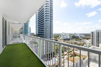 1250 S Miami Ave, Unit 1913 in Miami, FL - Building Photo - Building Photo