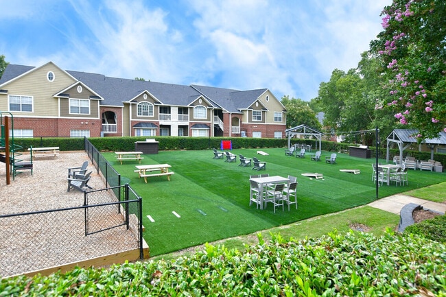 Braxton Woods Lake in Greenville, SC - Foto de edificio - Building Photo