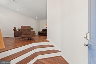 47645 Weatherburn Terrace in Sterling, VA - Building Photo