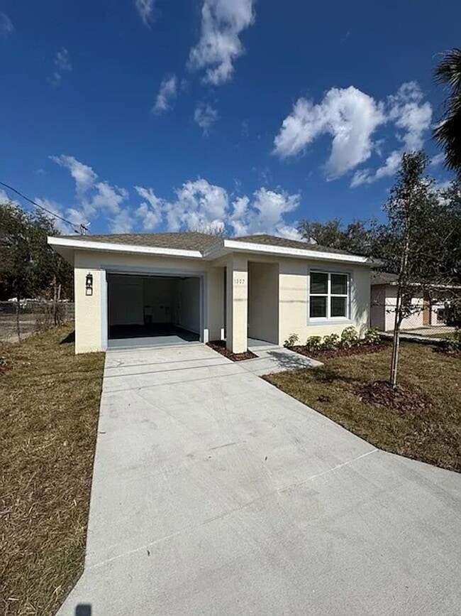 property at 1009 Colyer St