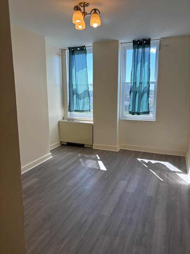 712 N Broad St, Unit 8D in Elizabeth, NJ - Building Photo - Building Photo