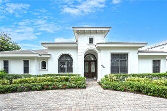 600 6th Ave N in Naples, FL - Foto de edificio - Building Photo