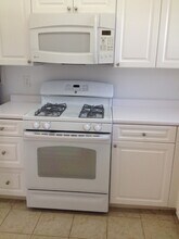 128 Gerry Rd, Unit 1 in Chestnut Hill, MA - Building Photo - Building Photo