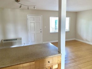 3914 W Neptune St-Unit -27 in Tampa, FL - Building Photo - Building Photo