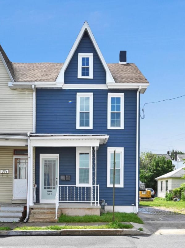property at 313 S 1st St
