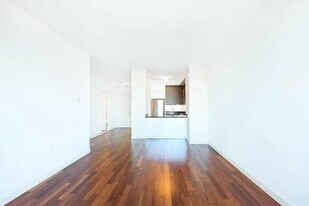 100 Jay St in Brooklyn, NY - Building Photo