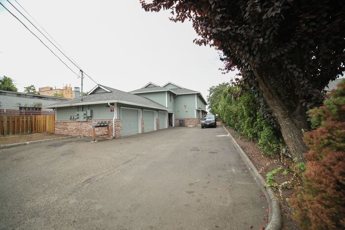 3419 SE 85th Ave in Portland, OR - Building Photo