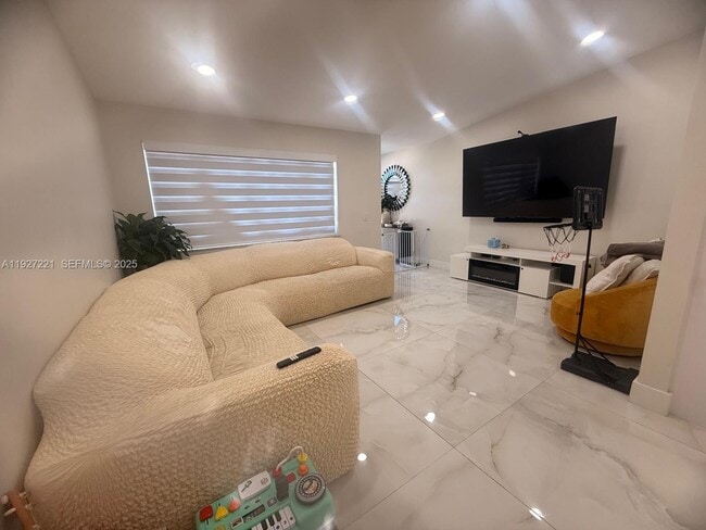 6864 NW 166th Terrace in Miami Lakes, FL - Building Photo - Building Photo