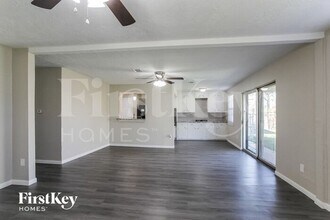 106 Grantham Rd in Baytown, TX - Building Photo - Building Photo