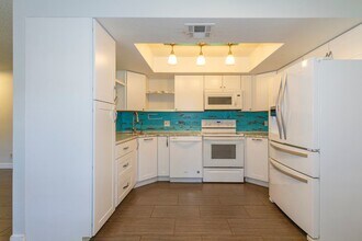 5576 W Rochelle Ave. in Las Vegas, NV - Building Photo - Building Photo