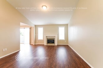 8108 202nd St Ct E in Spanaway, WA - Foto de edificio - Building Photo