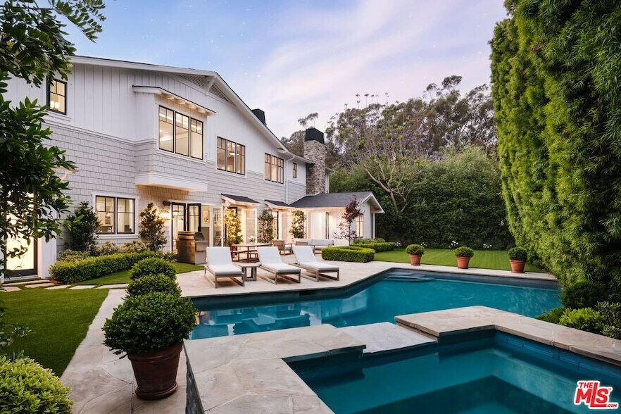 800 Greentree Rd in Los Angeles, CA - Building Photo