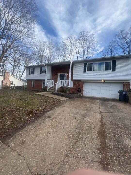 1119 Aquia Dr in Stafford, VA - Building Photo