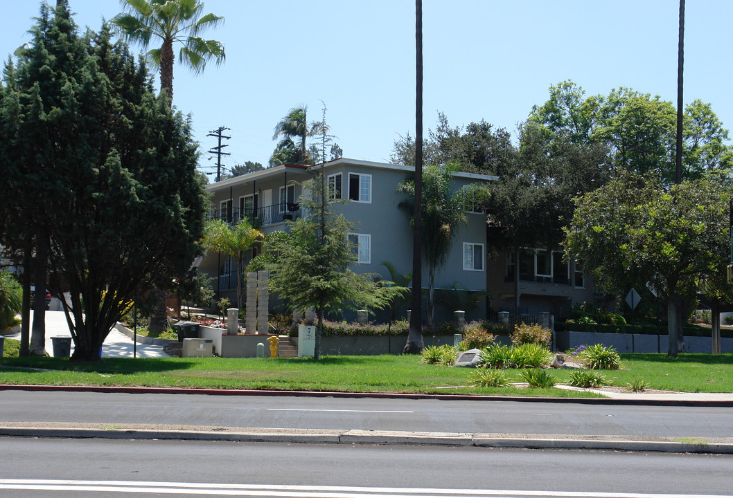 8465 La Mesa Blvd in La Mesa, CA - Building Photo