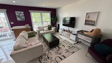 30 Holly St in Jersey City, NJ - Building Photo - Building Photo