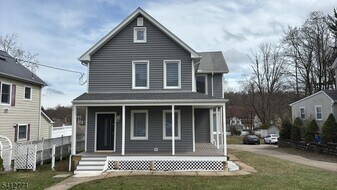 52 Bartholdi Ave in Butler, NJ - Building Photo