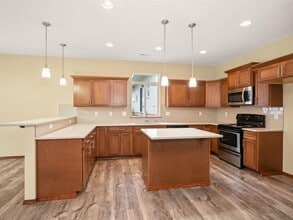 13009 N Raptor LN in Spokane, WA - Foto de edificio - Building Photo