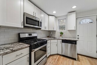 2117 Titan St in Philadelphia, PA - Building Photo - Building Photo